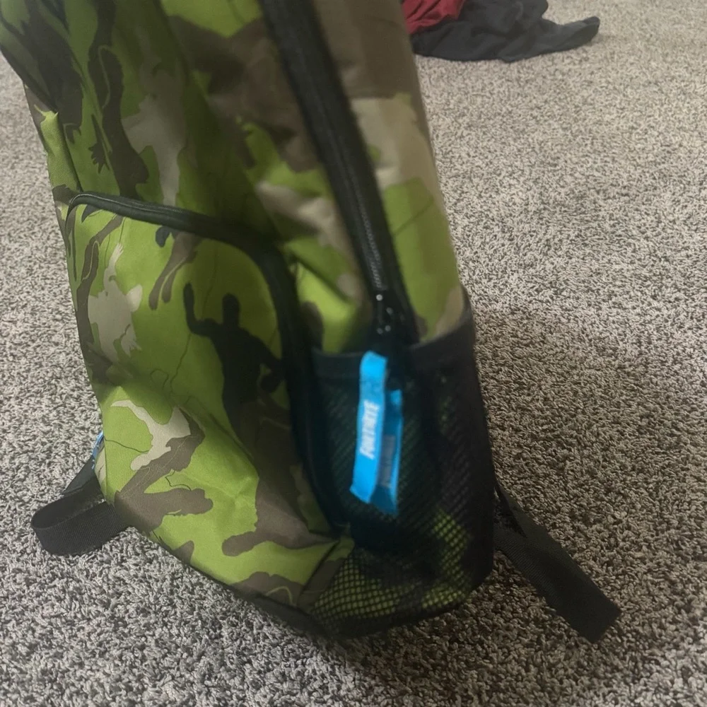 Fortnite‎ Backpack Kids Large Green Camo Excellent Loot Llama School Bag